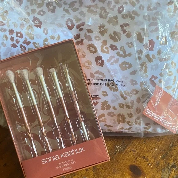 Bundle Sonia Kashuk make up bag and Eye Brush Set - Gold and Cream - Picture 2 of 7